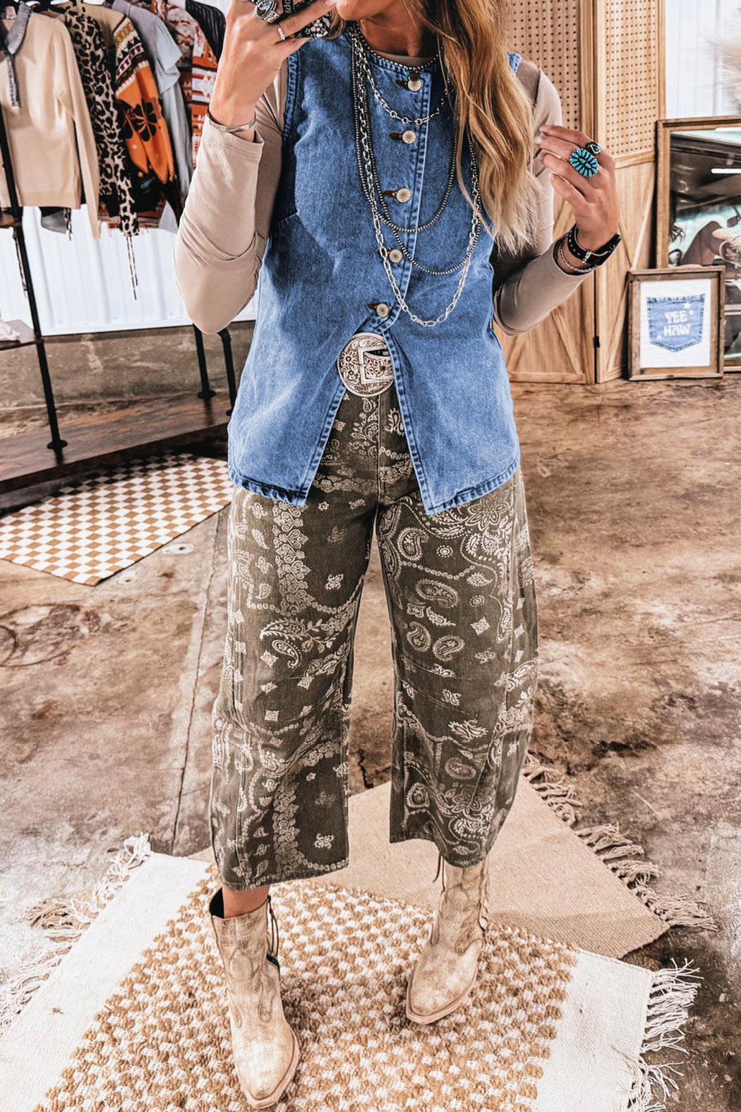 Front-Slit Buttoned Denim Vest – Vintage Light Wash