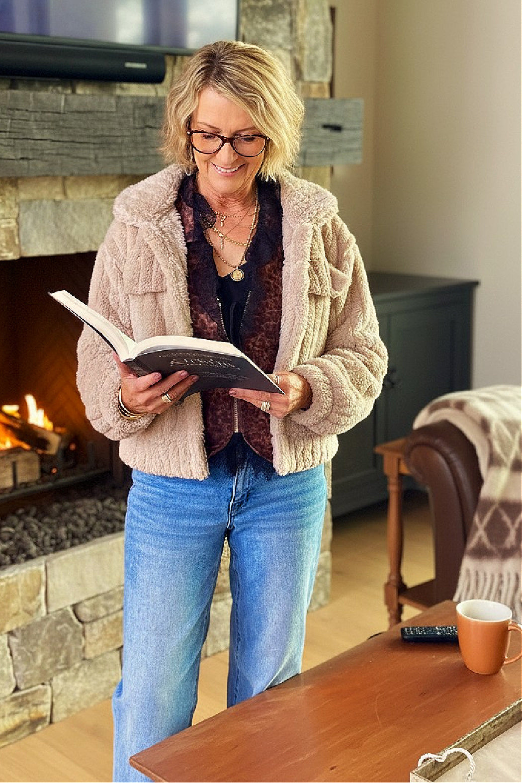 Plush Teddy Cropped Jacket – Chic Neutral Faux Fur Layer