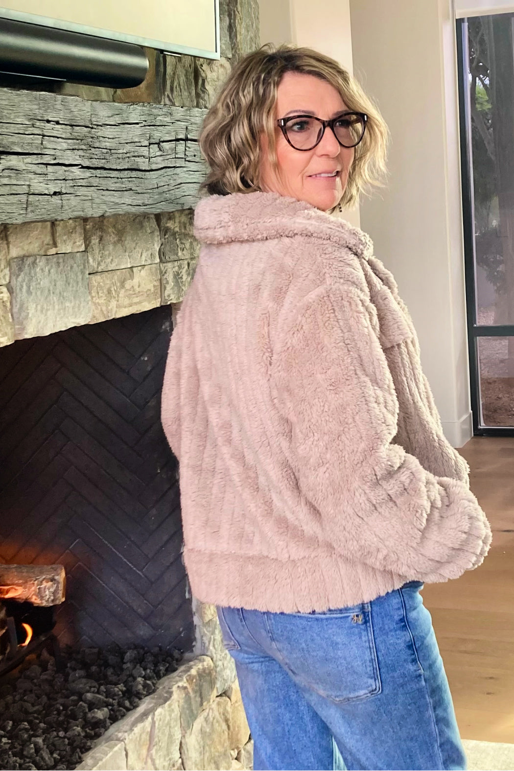 Plush Teddy Cropped Jacket – Chic Neutral Faux Fur Layer